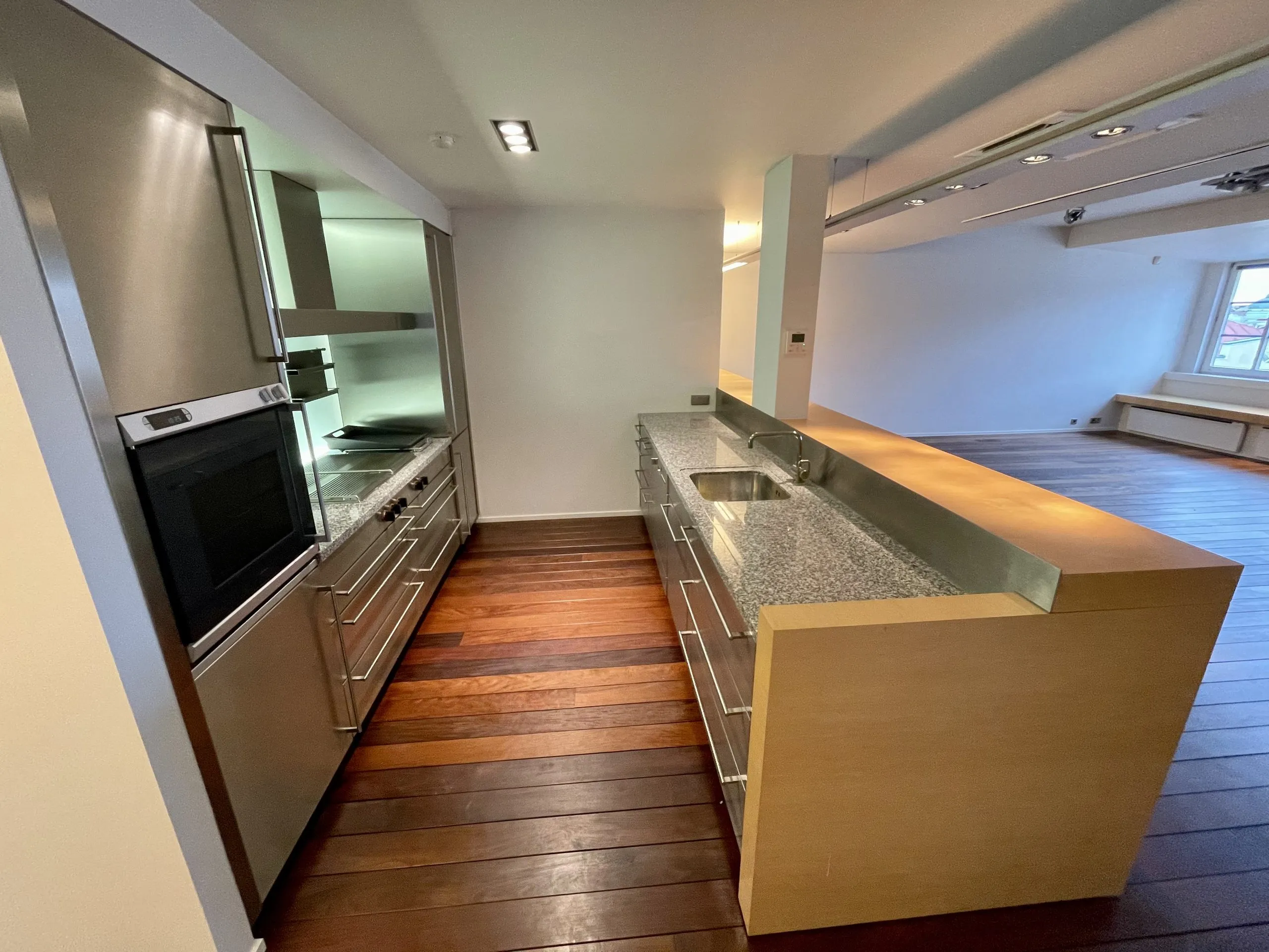 Raekoja penthouse, 10