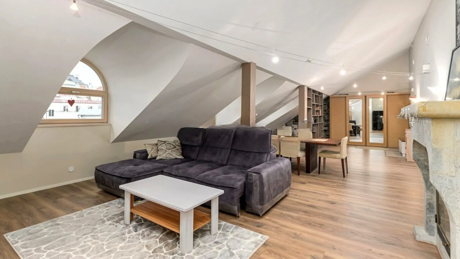 Penthouse kaarakendega, 11